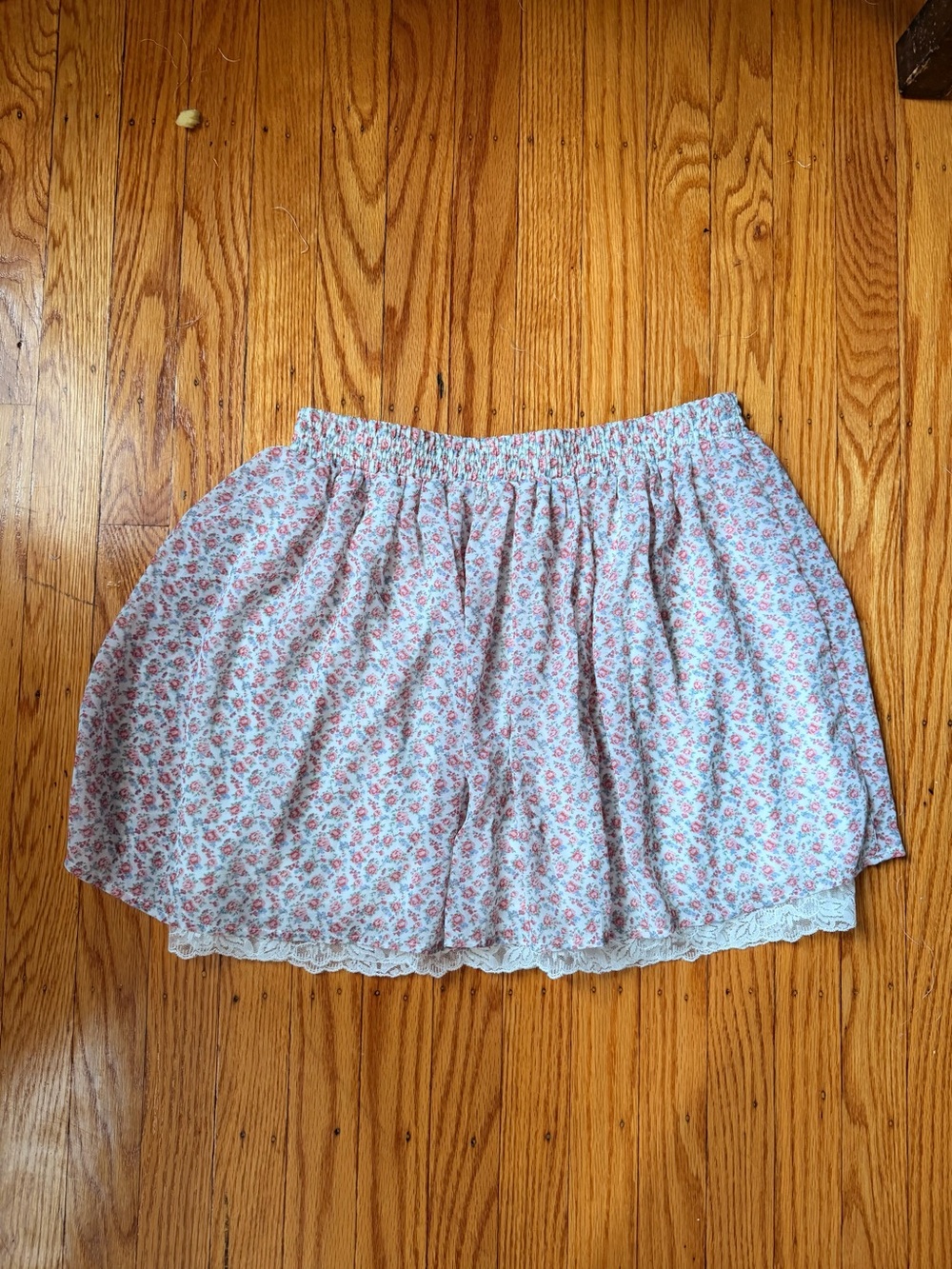 Forever 21 Pink Floral Elastic-Waist Mini Skirt with Lace Hem